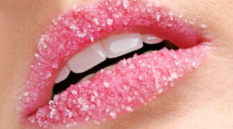 Les recettes DIY pour un gommage des lèvres maison