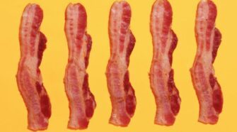 Peut-on manger du bacon pendant la grossesse ? Les faits à connaître