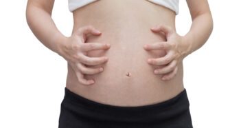 Douleur au nombril pendant la grossesse : est-ce normal ?