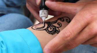 Pourquoi les tatouages éphémères sont si tendances ?