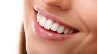 sourire dents alignées