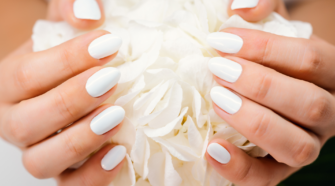 vernis à ongles blanc