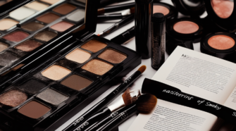 découvrez les secrets des smoky eyes : suivez nos techniques infaillibles et explorez les meilleurs produits pour sublimer votre regard et réussir ce maquillage audacieux comme une pro.