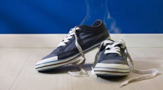 Comment enlever les odeurs des chaussures avec des astuces efficaces