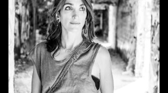 Isabelle Regourd et Alexandre Brasseur posant ensemble lors d’un événement public